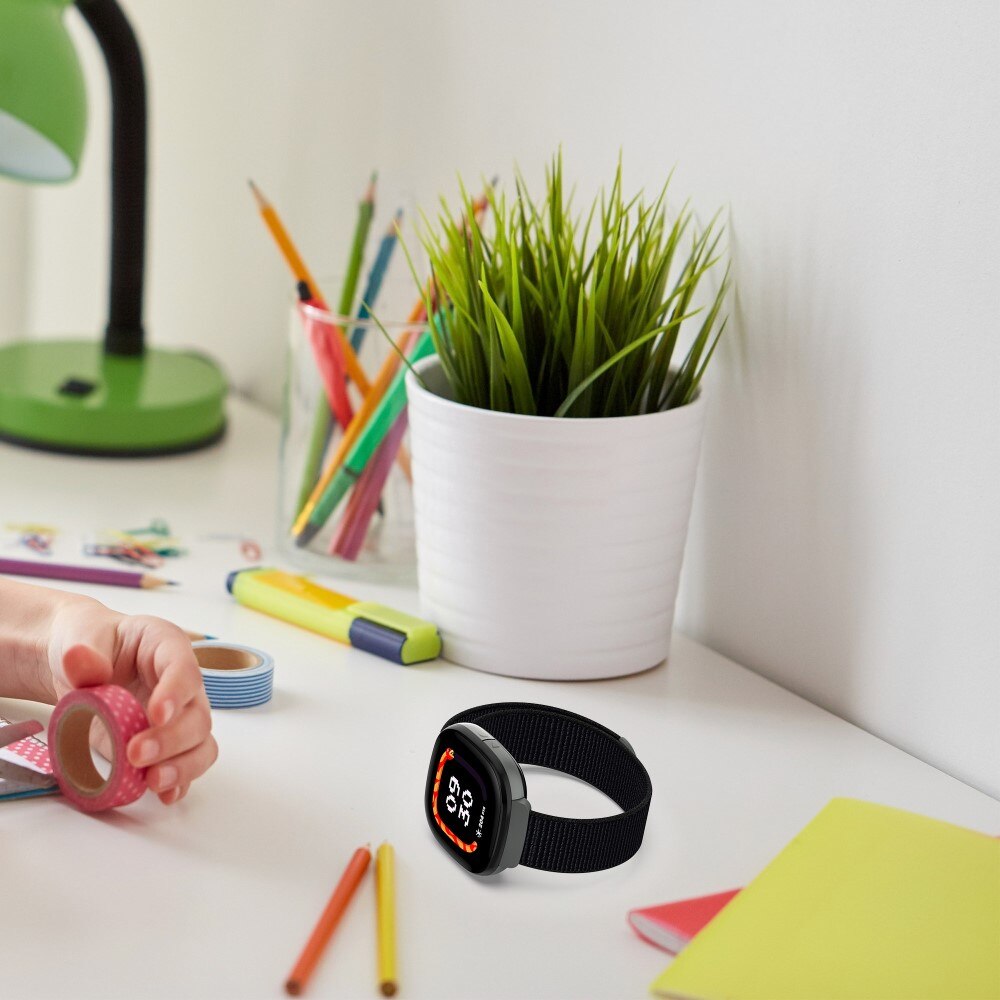 Fitbit Ace LTE Nylon bandje Zwart