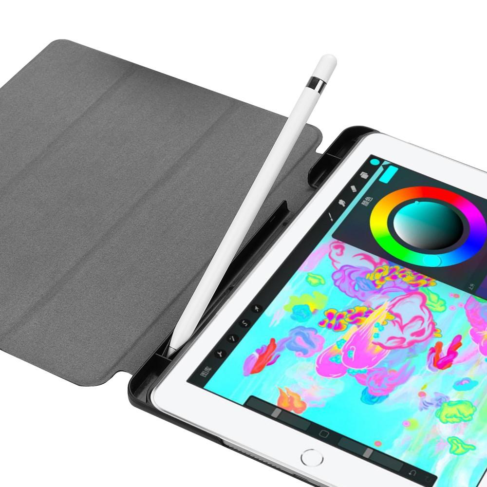 iPad 9.7 6th Gen (2018) Tri-fold Hoesje met Penhouder zwart